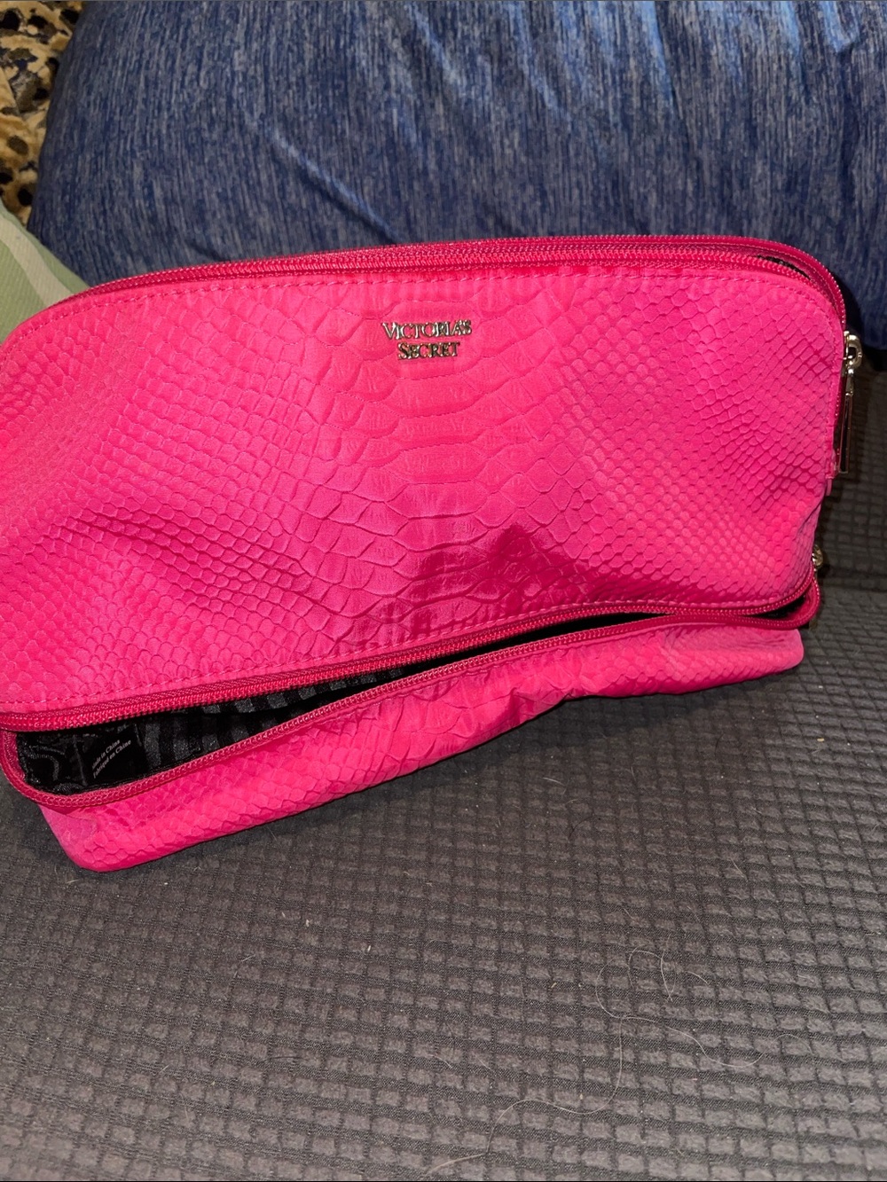 Victoria's Secret Pink Crocodile Inspired Cosmetic Hair Product Travel Bag Case - Picture 6 of 7